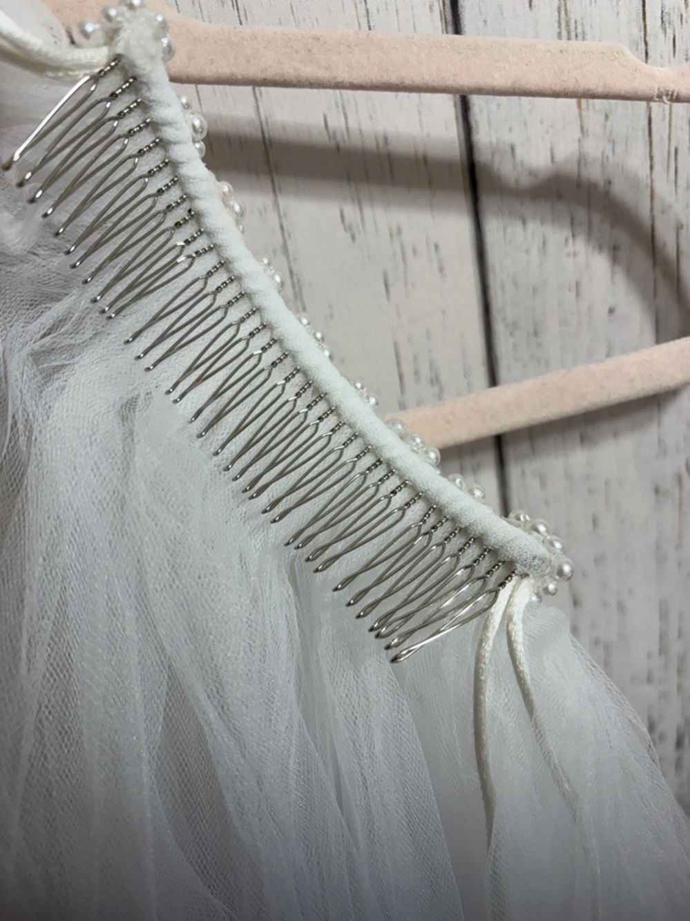 Vintage White Tulle Hair Veil with Beaded Trimmed Hair comb - Picture 4 of 4